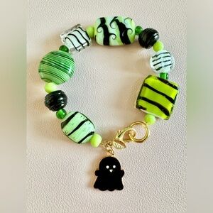 New Halloween Green & Black Glass Beaded Bracelet w/ Ghost Charm 8” - Boo Basket